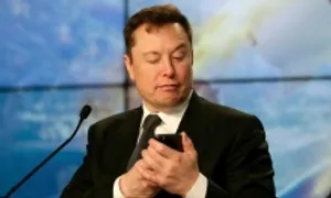 Elon Musk giải đáp về tin đồn điện thoại Tesla Elon Musk giải đáp về tin đồn điện thoại Tesla