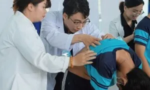 Đeo túi lệch vai, ba lô một bên dễ cong vẹo cột sống Đeo túi lệch vai, ba lô một bên dễ cong vẹo cột sống