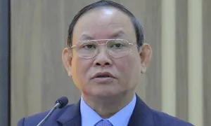 Cựu chủ tịch NXB Giáo dục đối mặt cáo buộc nhận hối lộ 25 tỷ đồng Cựu chủ tịch NXB Giáo dục đối mặt cáo buộc nhận hối lộ 25 tỷ đồng