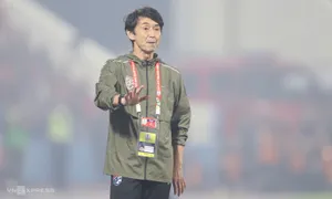 HLV Thái Lan: 'Cầu thủ mắc sai lầm khi kèm Xuân Son' HLV Thái Lan: 'Cầu thủ mắc sai lầm khi kèm Xuân Son'