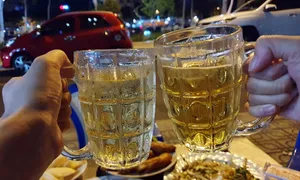 Uống bia nhanh hết nồng độ cồn hơn? Uống bia nhanh hết nồng độ cồn hơn?