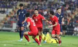 HLV Kim Sang-sik: 'Đây là buổi tối lịch sử' HLV Kim Sang-sik: 'Đây là buổi tối lịch sử'