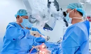 Mất cảm giác tay chân do thoát vị đĩa đệm cổ Mất cảm giác tay chân do thoát vị đĩa đệm cổ