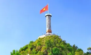 Cột cờ Lũng Cú dừng đón khách Cột cờ Lũng Cú dừng đón khách