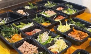 Sinh viên Bách khoa tố cơm trưa gây đau bụng Sinh viên Bách khoa tố cơm trưa gây đau bụng