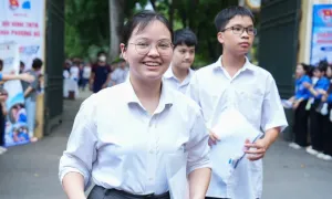 Đề Toán chuyên vào lớp 10 ở Hà Nội Đề Toán chuyên vào lớp 10 ở Hà Nội