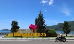 Chủ tịch TP HCM: Phát triển Côn Đảo thành hình mẫu biển đảo xanh