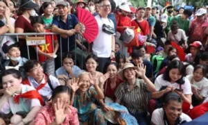 Người dân đổ về Ba Đình chờ xem diễu binh mừng Quốc khánh Người dân đổ về Ba Đình chờ xem diễu binh mừng Quốc khánh