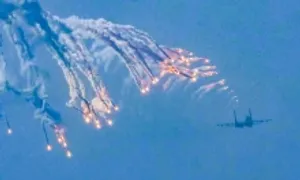 Su-30MK2 hai lần thả bẫy nhiệt trên Ba Đình