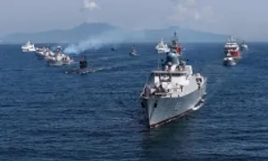 Tàu chiến, máy bay diễu binh trên biển Cam Ranh