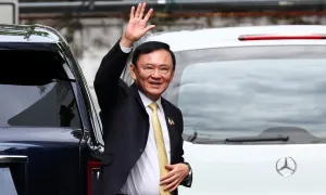 Ông Thaksin 'sang Singapore khám bệnh' Ông Thaksin 'sang Singapore khám bệnh'