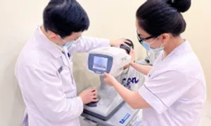 Bị glôcôm sau nhỏ mắt bằng thuốc chứa corticoid