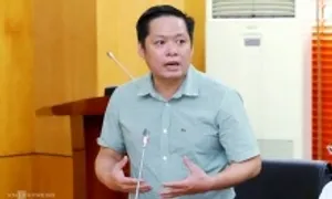 'Sửa luật để tránh làm khổ viên chức'