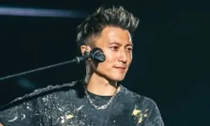 Tạ Đình Phong bày tỏ tình yêu với Vương Phi qua cây đàn