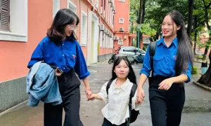 Đường trở thành cử nhân IT của cô gái tí hon mồ côi