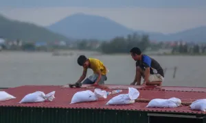 Người miền Trung chạy đua trước bão Bualoi