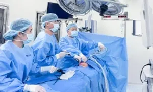 Mổ ruột thừa cho bé gái bị đảo ngược phủ tạng